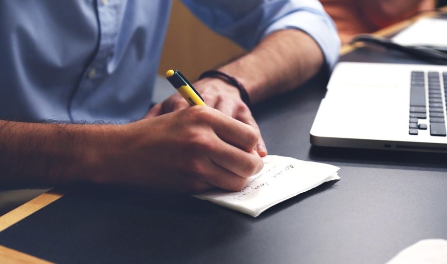 Building Your Blogging Brand: Tips for Standing Out in a Crowded Niche